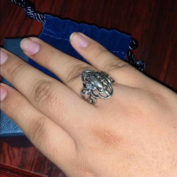 Beautiful Sterling Silver Ring - Picture 5 of 9